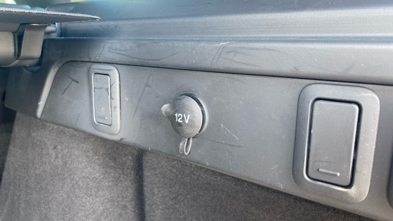 Land Rover Range Rover Velar 3.0 D300 MHEV R-Dynamic SE 5dr Auto Diesel Estate